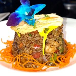 Meet your Posher, Raquel